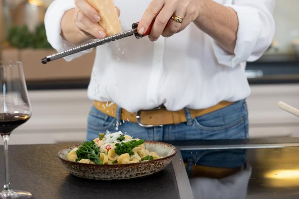 Gartenfrisch aus dem Kochsalon: Orecchiette mit Stangenbrokkoli und Karfiol