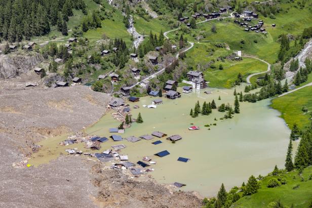 BERGRUTSCH, BERGSTURZ, FELSSTURZ, EVAKUATION, MUDSLIDE,