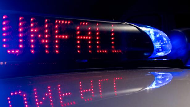 Alkolenker flüchtete nach Unfall und versteckte sich bei Sportplatz