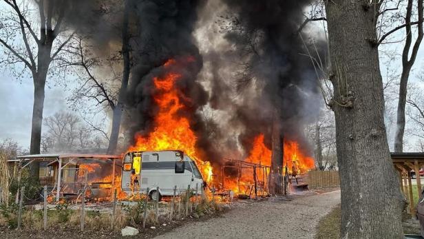 Wiener bei Brand auf Campingplatz in NÖ schwer verletzt