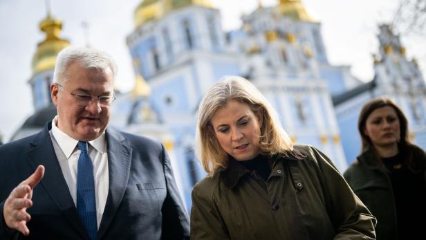 ++ HANDOUT ++ AUSSENMINISTERIN MEINL-REISINGER IN DER UKRAINE: SYBIHA / MEINL-REISINGER