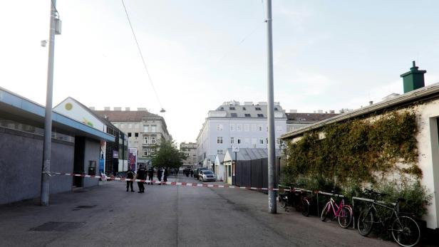 WIEN: POLIZEI-GROSSEINSATZ AM YPPENPLATZ IN OTTAKRING WIEN: POLIZEI-GROSSEINSATZ AM YPPENPLATZ IN OTTAKRING