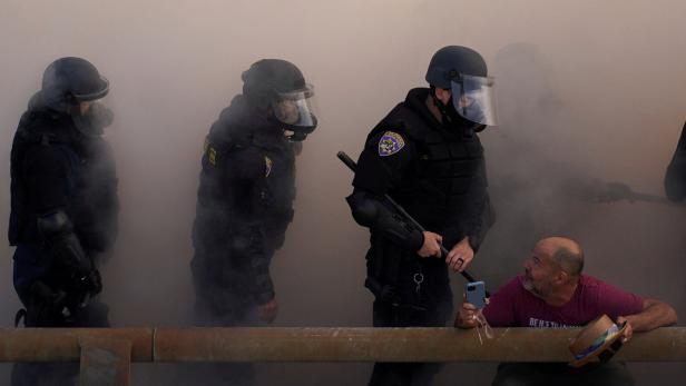 Protest following multiple detentions in downtown Los Angeles