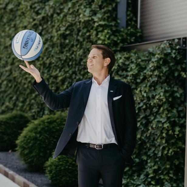 Matthias Unger hält Handball